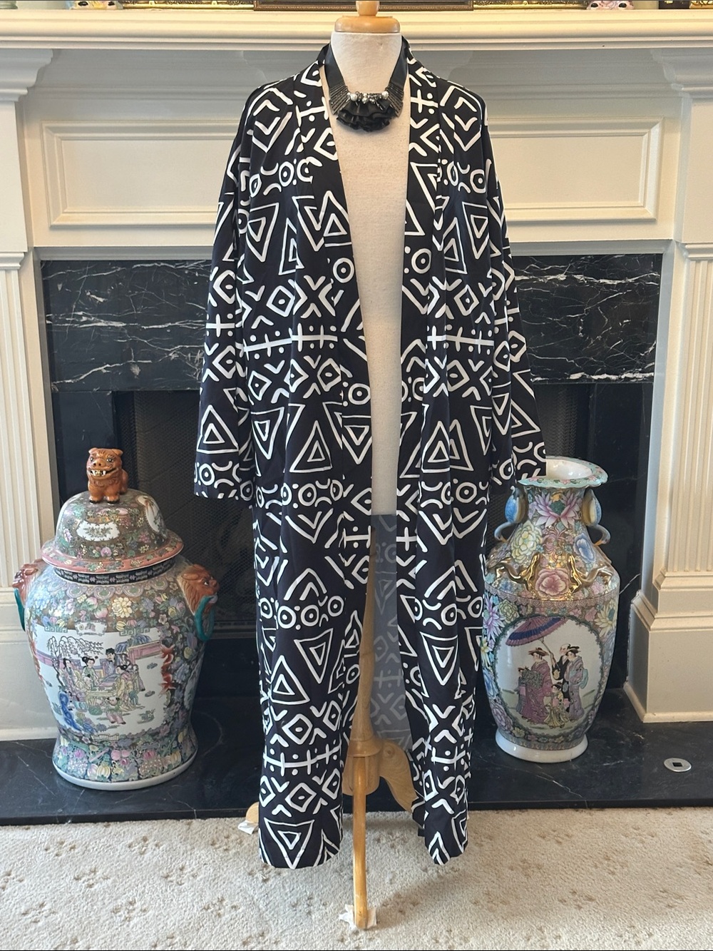 Striking Black & White Geometric Print Kimono